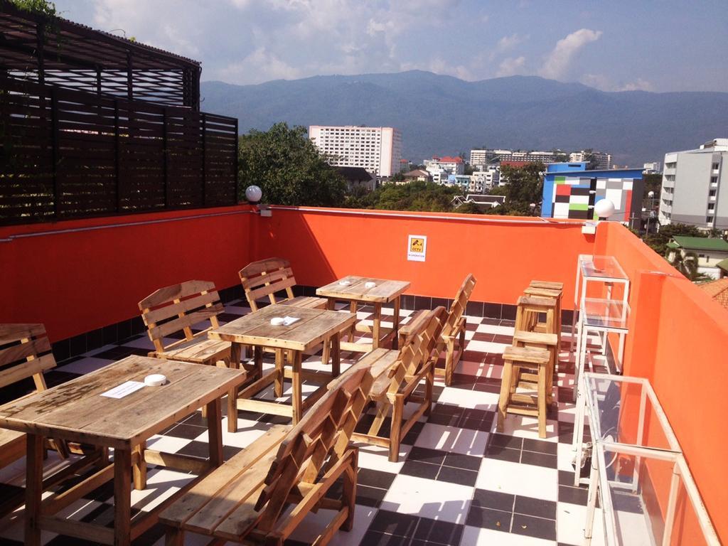 Safe And Sound Hostel Chiang Mai Bagian luar foto