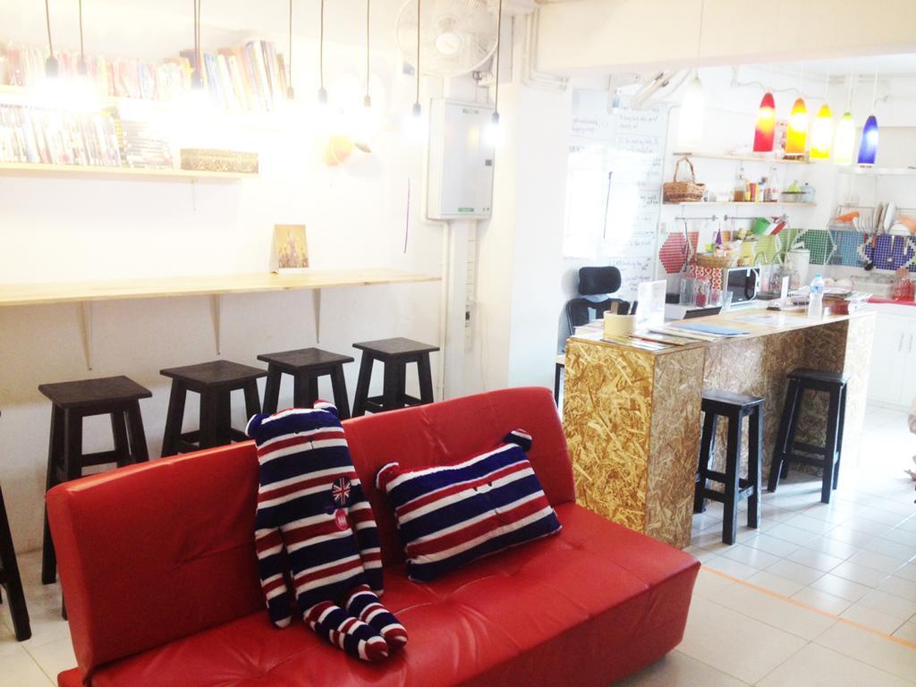 Safe And Sound Hostel Chiang Mai Bagian luar foto