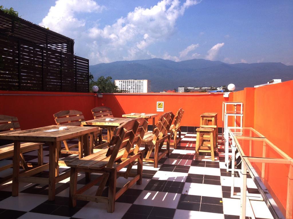 Safe And Sound Hostel Chiang Mai Bagian luar foto