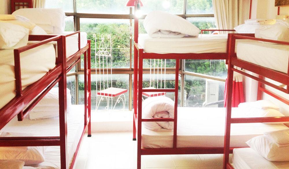 Safe And Sound Hostel Chiang Mai Bagian luar foto