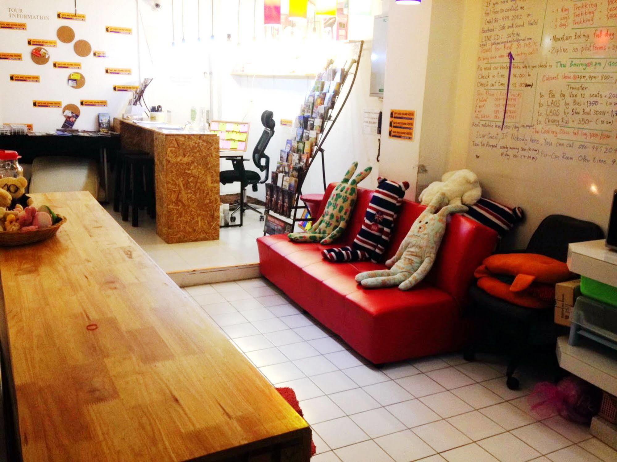Safe And Sound Hostel Chiang Mai Bagian luar foto