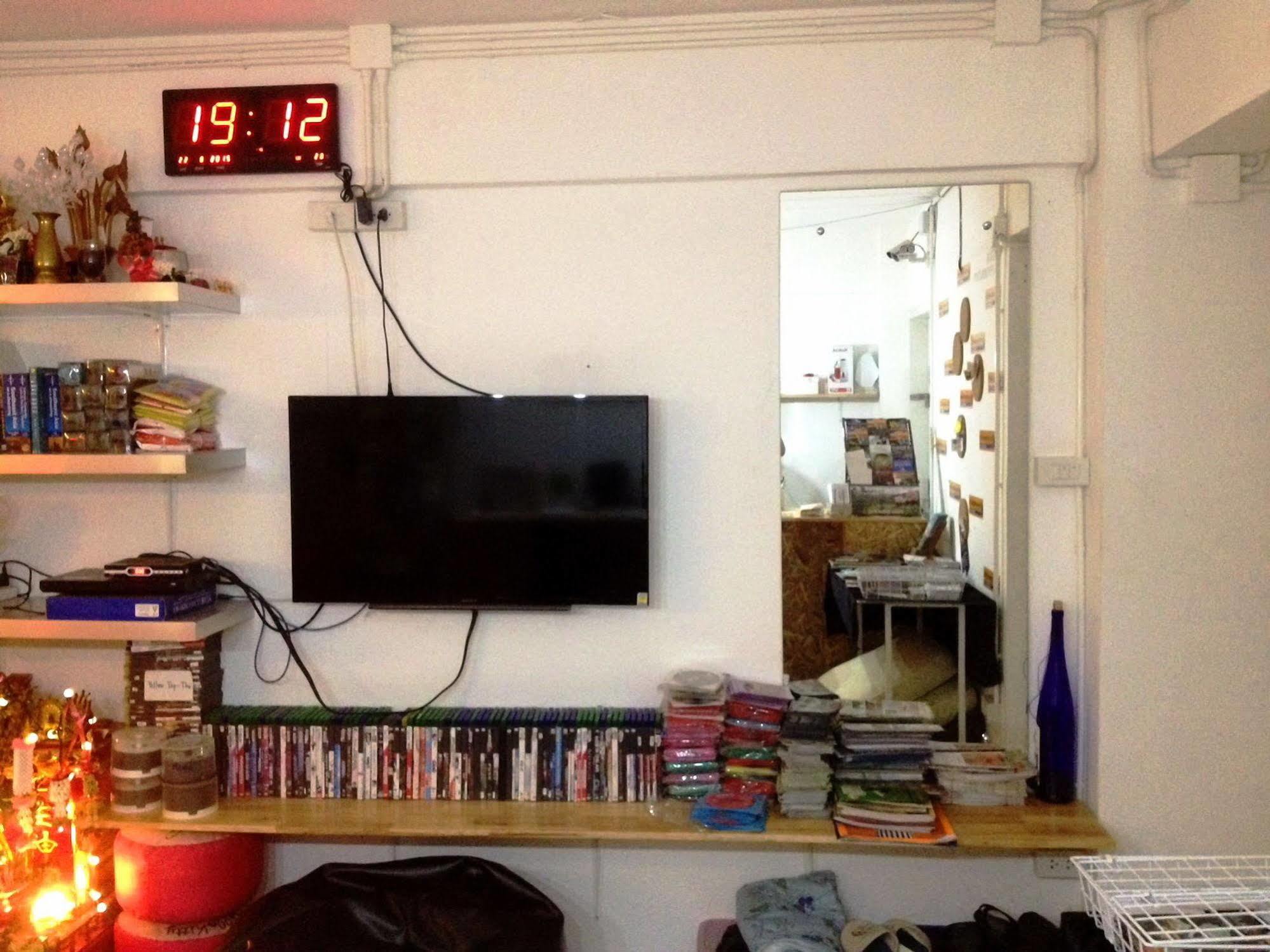 Safe And Sound Hostel Chiang Mai Bagian luar foto
