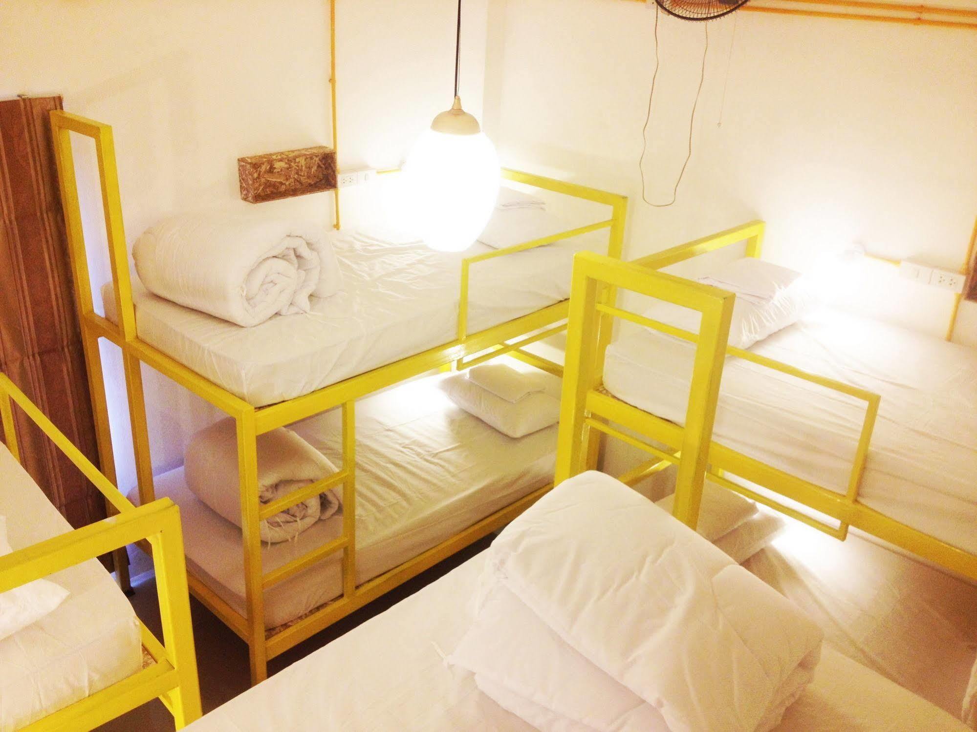 Safe And Sound Hostel Chiang Mai Bagian luar foto