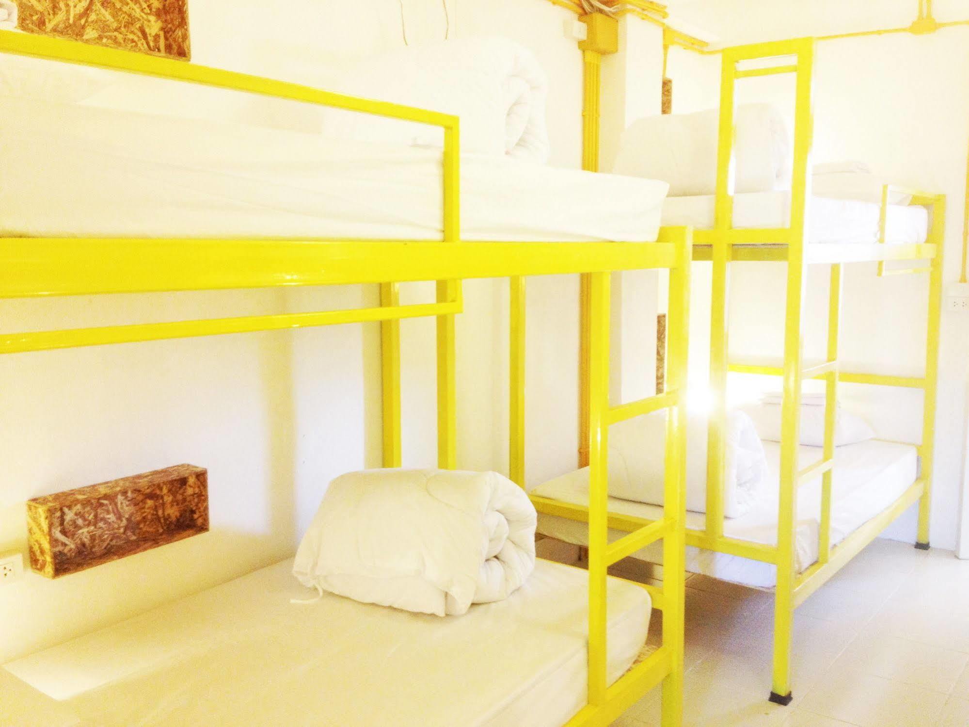 Safe And Sound Hostel Chiang Mai Bagian luar foto