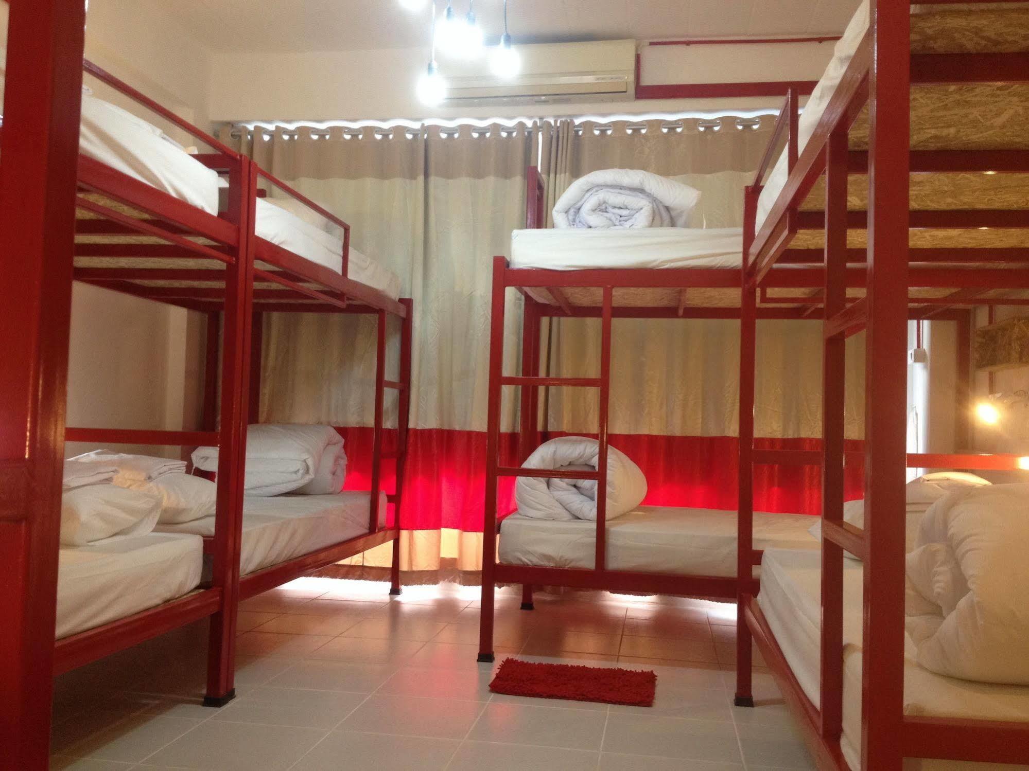 Safe And Sound Hostel Chiang Mai Bagian luar foto