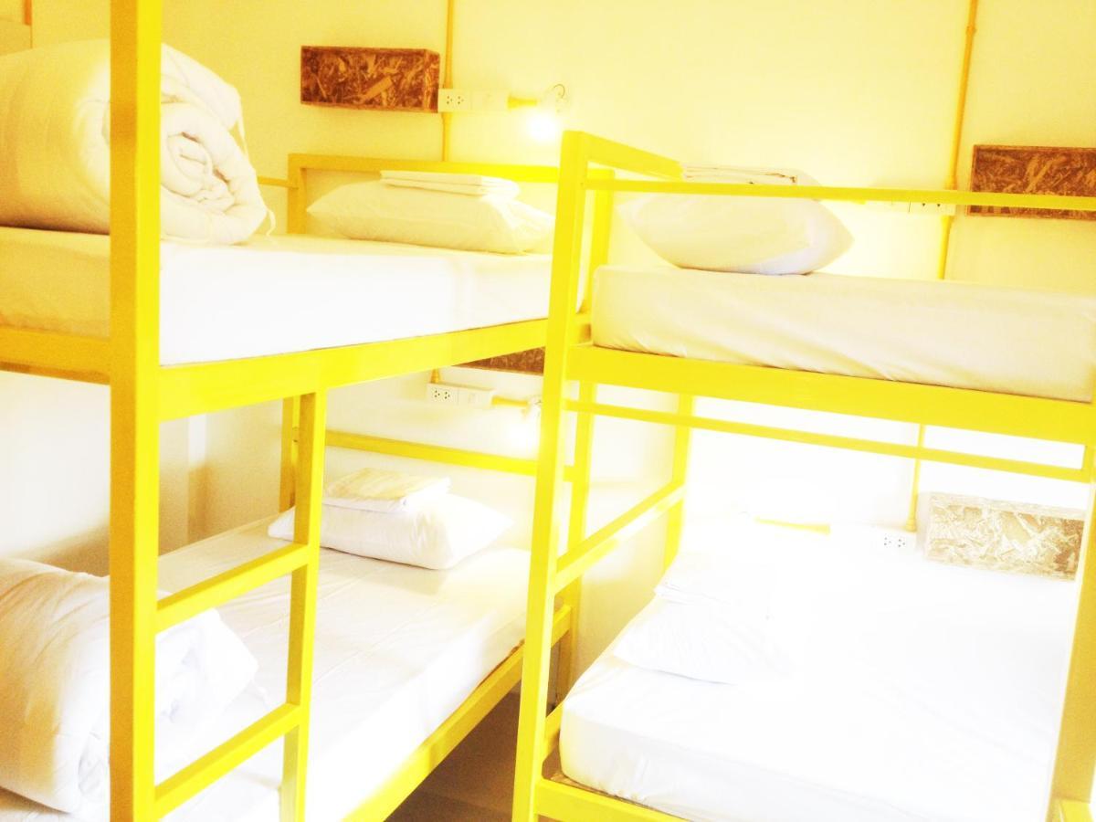 Safe And Sound Hostel Chiang Mai Bagian luar foto
