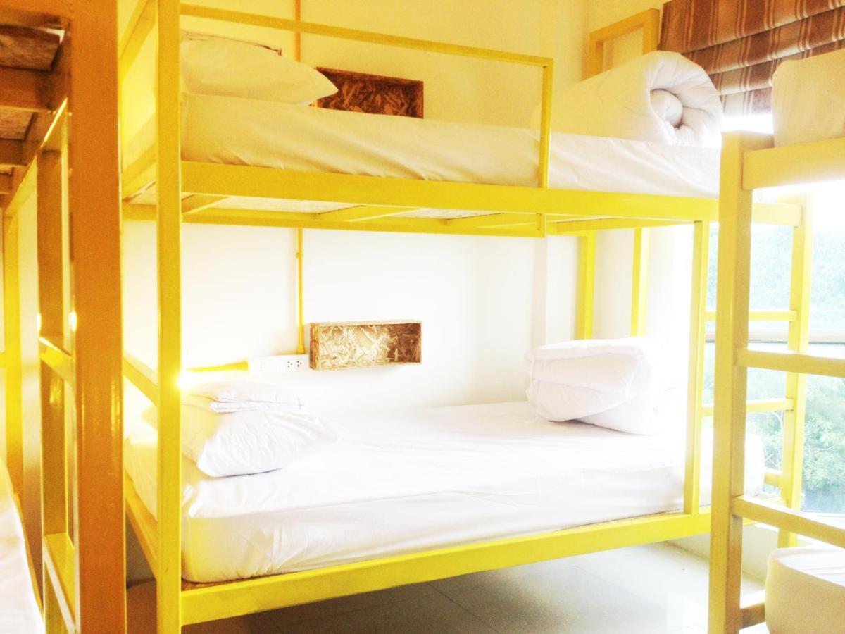 Safe And Sound Hostel Chiang Mai Bagian luar foto