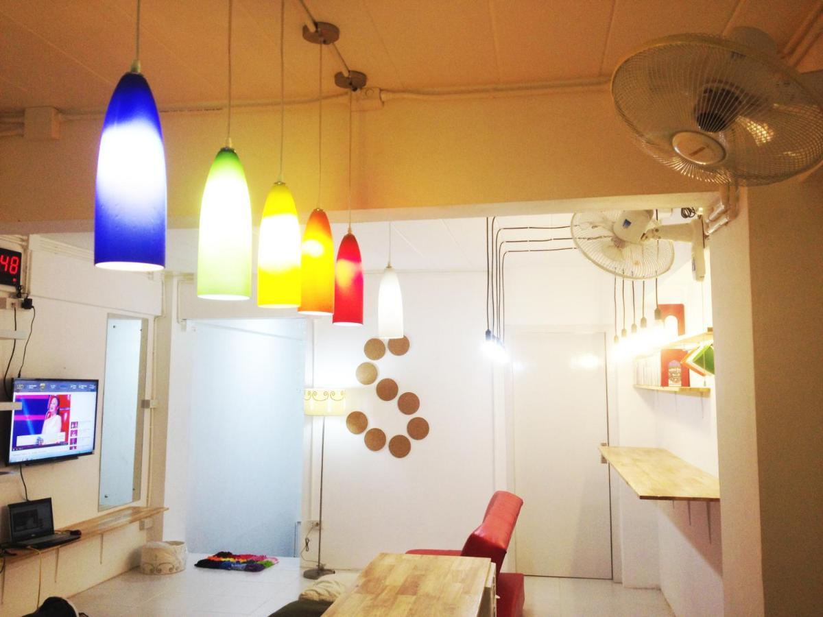 Safe And Sound Hostel Chiang Mai Bagian luar foto